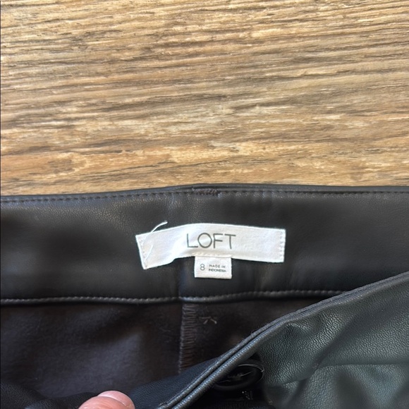 LOFT Women's Size 8 Straight Pants in Faux Leather EUC Sleek Chic - Picture 2 of 10